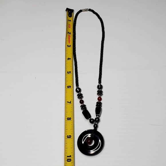 Vtg Carved Black Hematite Red Jasper Beaded Circle Pendant Necklace 16" - Picture 5 of 5